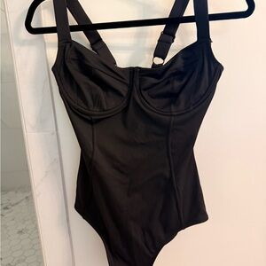 Black “LIFTY” One-Piece underwire with Adjustable Straps